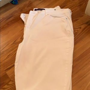 Gloria Vanderbilt white capris